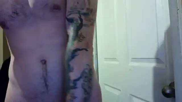 Snapshot of Huntzg23 chatting on April 2, 3:26 am Huntzg23 online show from April 2, 3:26 am