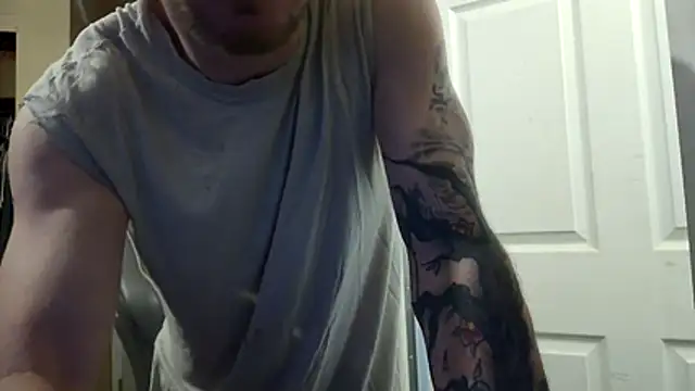 Snapshot of Huntzg23 chatting on April 4, 4:26 pm Huntzg23 online show from April 4, 4:26 pm