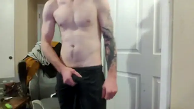 Snapshot of Huntzg23 chatting on April 10, 5:06 pm Huntzg23 online show from April 10, 5:06 pm