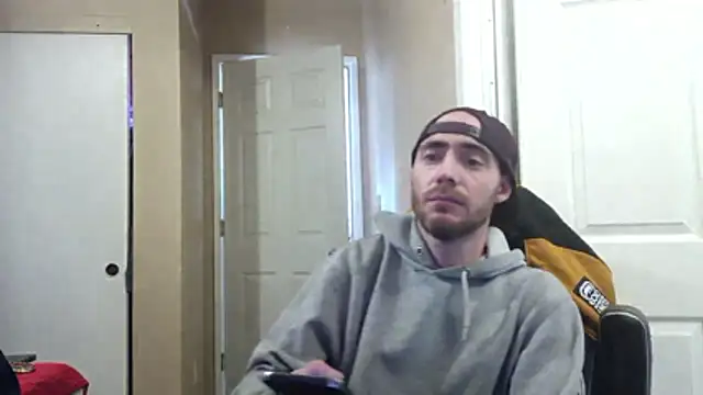 Snapshot of Huntzg23 chatting on April 12, 6:02 pm Huntzg23 online show from April 12, 6:02 pm