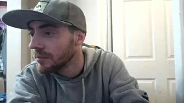 Snapshot of Huntzg23 chatting on April 14, 2:06 am Huntzg23 online show from April 14, 2:06 am