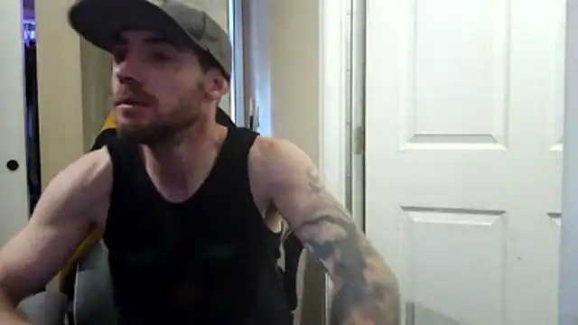 Snapshot of Huntzg23 chatting on April 16, 1:39 am Huntzg23 online show from April 16, 1:39 am