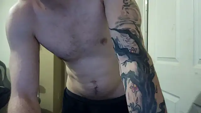 Snapshot of Huntzg23 chatting on May 4, 7:37 am Huntzg23 online show from May 4, 7:37 am