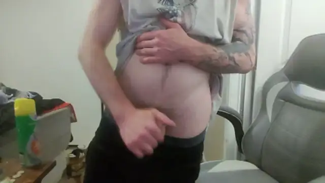 Snapshot of Huntzg23 chatting on May 4, 10:17 pm Huntzg23 online show from May 4, 10:17 pm