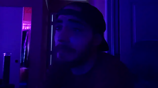 Snapshot of Huntzg23 chatting on May 6, 3:35 am Huntzg23 online show from May 6, 3:35 am