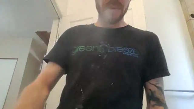 Snapshot of Huntzg23 chatting on May 6, 4:45 pm Huntzg23 online show from May 6, 4:45 pm