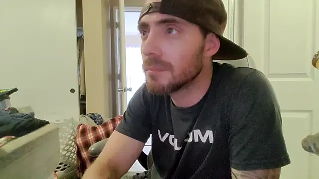Snapshot of Huntzg23 chatting on May 9, 8:25 pm Huntzg23 online show from May 9, 8:25 pm