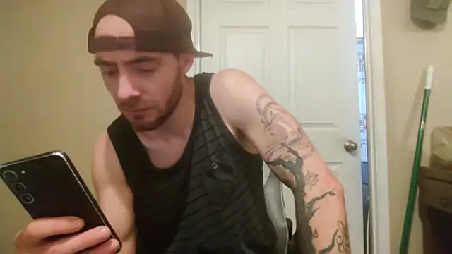Snapshot of Huntzg23 chatting on May 23, 5:17 pm Huntzg23 online show from May 23, 5:17 pm