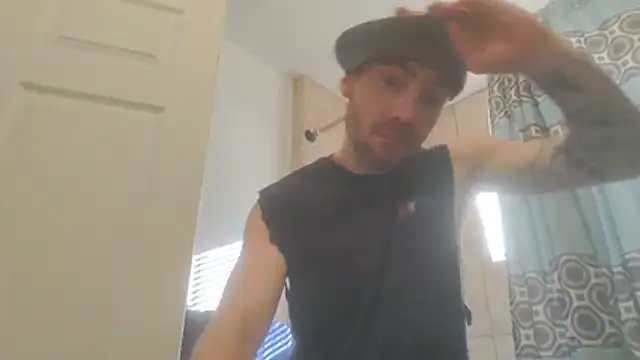 Snapshot of Huntzg23 chatting on June 1, 2:41 pm Huntzg23 online show from June 1, 2:41 pm