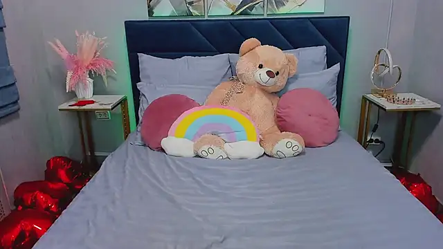 Snapshot of Curvy_Dynamite_ chatting on April 7, 1:06 am Curvy Dynamite online show from April 7, 1:06 am