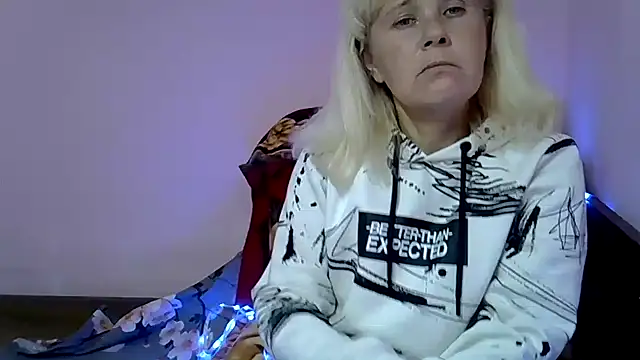 Snapshot of sakura_blonde chatting on December 28, 9:19 pm sakura blonde online show from December 28, 9:19 pm