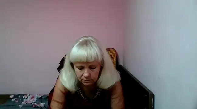 Snapshot of sakura_blonde chatting on February 2, 9:23 pm sakura blonde online show from February 2, 9:23 pm