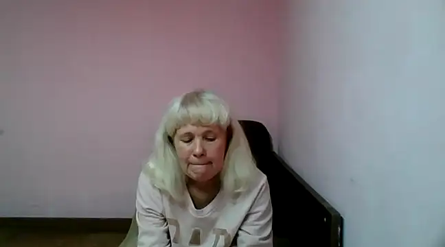 Snapshot of sakura_blonde chatting on February 6, 8:45 pm sakura blonde online show from February 6, 8:45 pm