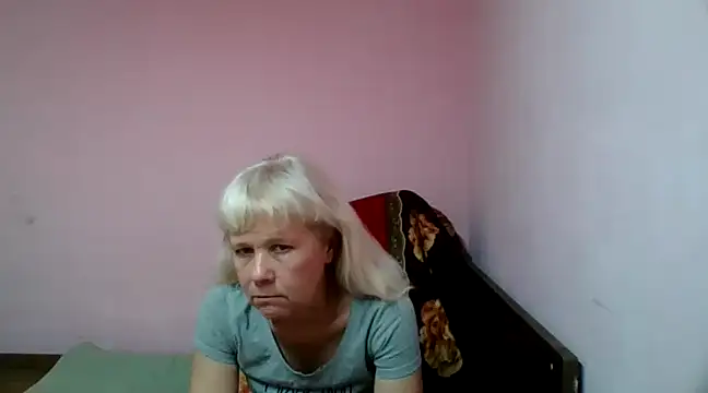 Snapshot of sakura_blonde chatting on February 8, 7:04 am sakura blonde online show from February 8, 7:04 am