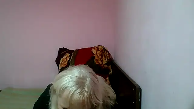 Snapshot of sakura_blonde chatting on February 15, 9:04 pm sakura blonde online show from February 15, 9:04 pm