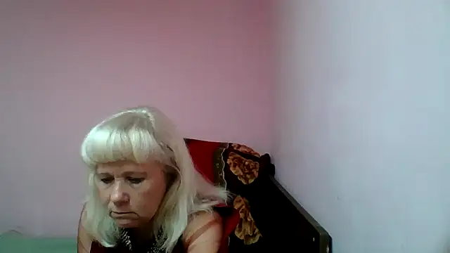 Snapshot of sakura_blonde chatting on February 19, 12:11 pm sakura blonde online show from February 19, 12:11 pm