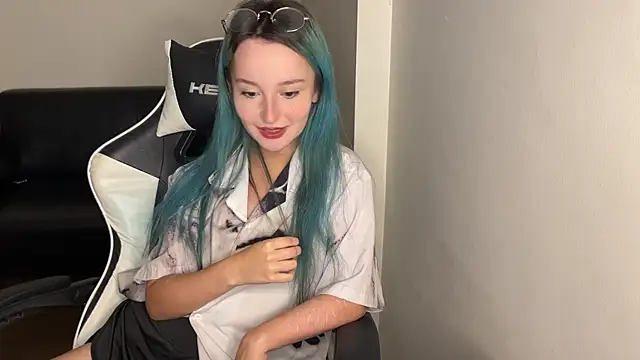 bumble bee online show from March 16, 12:22 pm