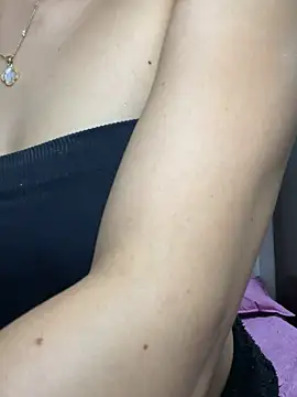 Snapshot of Just_valen chatting on March 10, 7:46 am Just valen online show from March 10, 7:46 am