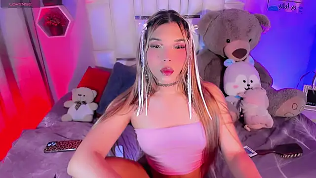 Snapshot of Aileen_18 chatting on April 4, 7:06 am Aileen 18 online show from April 4, 7:06 am