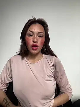 Snapshot of eriika_deep_ chatting on February 23, 1:32 pm eriika deep online show from February 23, 1:32 pm