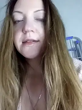 Snapshot of KattyLuuu chatting on April 12, 10:31 am KattyLuuu online show from April 12, 10:31 am