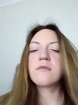 Snapshot of KattyLuuu chatting on April 15, 7:58 pm KattyLuuu online show from April 15, 7:58 pm