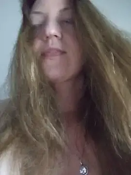 Snapshot of KattyLuuu chatting on May 15, 11:34 pm KattyLuuu online show from May 15, 11:34 pm