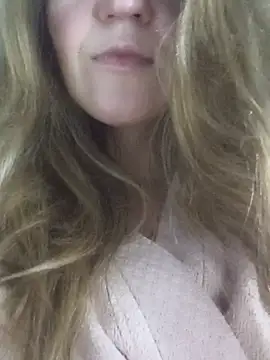 Snapshot of KattyLuuu chatting on June 24, 8:41 pm KattyLuuu online show from June 24, 8:41 pm