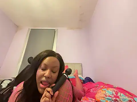 Snapshot of LavenderBuxton chatting on December 22, 7:52 pm LavenderBuxton online show from December 22, 7:52 pm