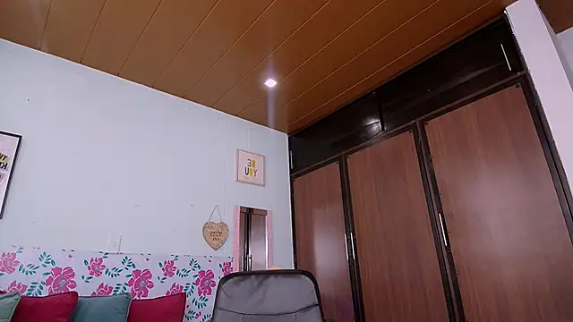 GabbyHills online show from December 23, 5:32 pm