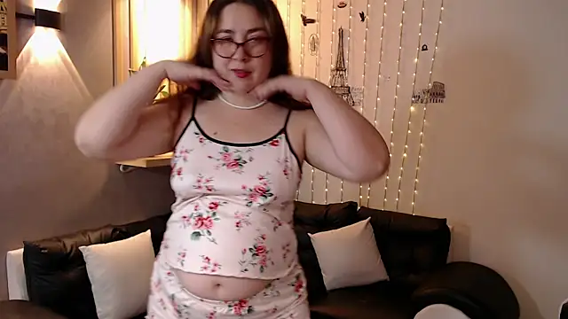 chloe prg online show from February 5, 4:14 pm