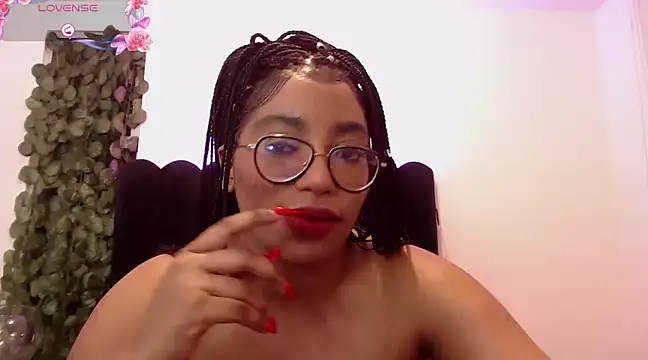 Snapshot of AmyBriiggs chatting on February 1, 10:37 am AmyBriiggs online show from February 1, 10:37 am