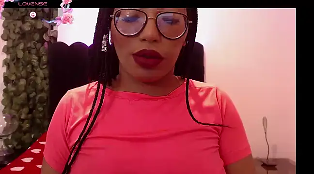 Snapshot of AmyBriiggs chatting on February 7, 8:33 am AmyBriiggs online show from February 7, 8:33 am