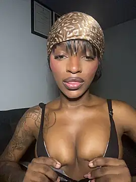 Snapshot of Zizi-campbel chatting on February 2, 5:42 am Zizi-campbel online show from February 2, 5:42 am