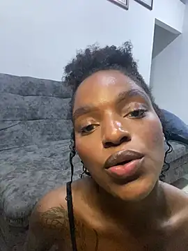 Snapshot of Zizi-campbel chatting on February 20, 11:21 pm Zizi-campbel online show from February 20, 11:21 pm