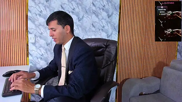 Hideintheoffice online show from September 20, 10:11 pm