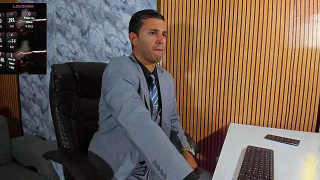 Hideintheoffice online show from September 25, 11:08 pm