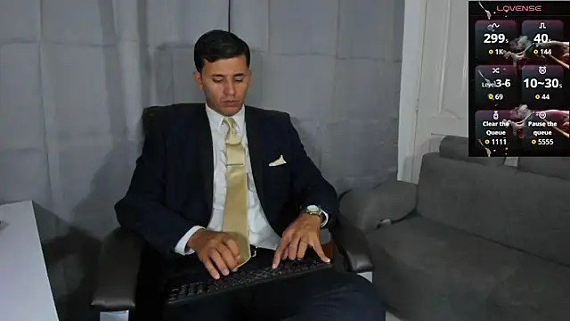 Hideintheoffice online show from October 4, 11:36 pm