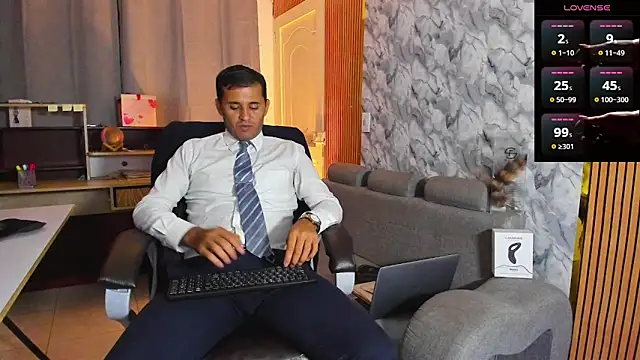 Hideintheoffice online show from February 11, 4:39 am