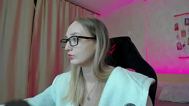 Snapshot of Cheryl__Brown chatting on February 12, 12:58 am Cheryl Brown online show from February 12, 12:58 am