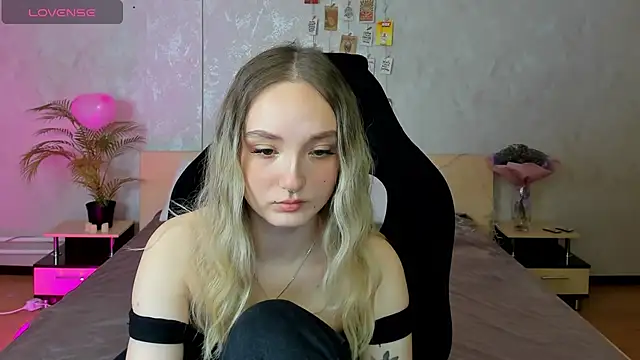 Snapshot of Cheryl__Brown chatting on February 17, 1:36 am Cheryl Brown online show from February 17, 1:36 am