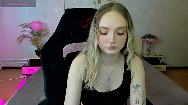 Snapshot of Cheryl__Brown chatting on February 17, 4:42 am Cheryl Brown online show from February 17, 4:42 am