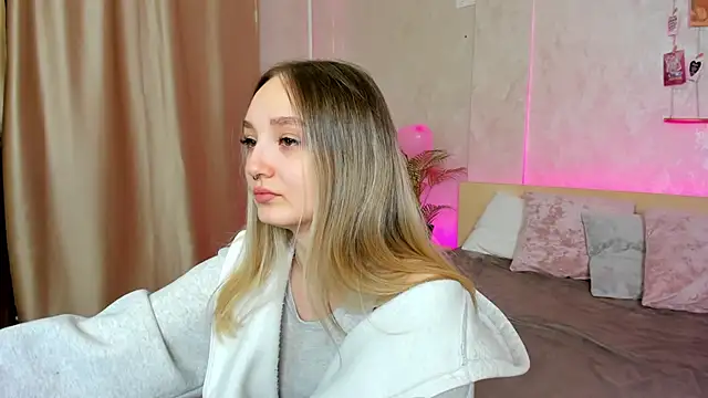 Snapshot of Cheryl__Brown chatting on February 18, 12:59 am Cheryl Brown online show from February 18, 12:59 am