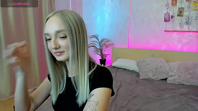 Snapshot of Cheryl__Brown chatting on February 23, 3:45 am Cheryl Brown online show from February 23, 3:45 am