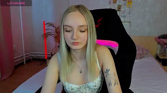 Snapshot of Cheryl__Brown chatting on March 4, 4:06 am Cheryl Brown online show from March 4, 4:06 am