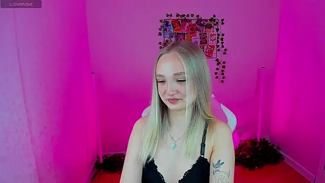 Snapshot of Cheryl__Brown chatting on March 8, 1:17 am Cheryl Brown online show from March 8, 1:17 am