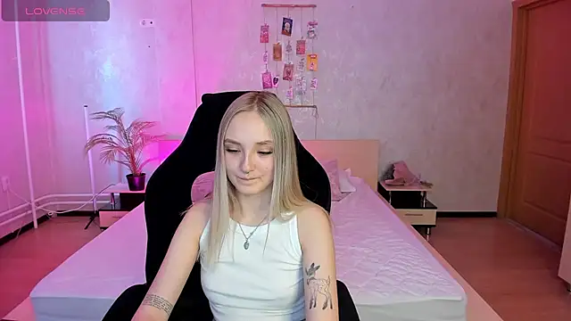 Snapshot of Cheryl__Brown chatting on March 14, 7:59 am Cheryl Brown online show from March 14, 7:59 am