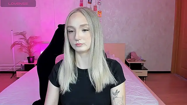 Snapshot of Cheryl__Brown chatting on March 15, 1:08 am Cheryl Brown online show from March 15, 1:08 am