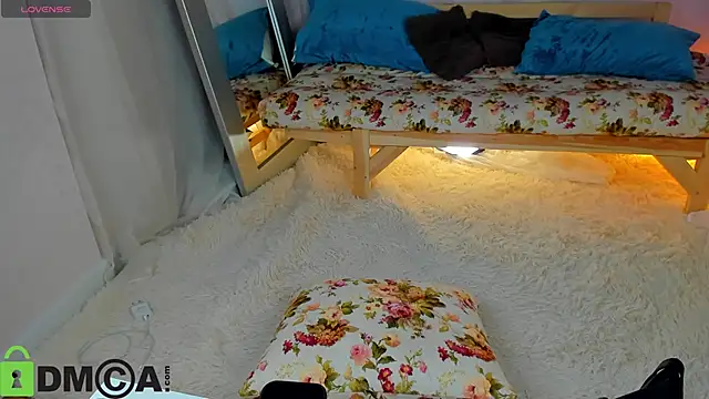 Snapshot of Cheryl__Brown chatting on December 4, 1:15 am Cheryl Brown online show from December 4, 1:15 am