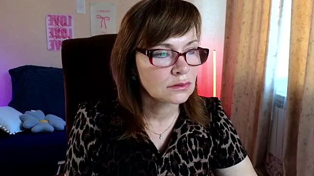 Snapshot of Miss_Moren chatting on June 25, 4:12 am Miss Moren online show from June 25, 4:12 am
